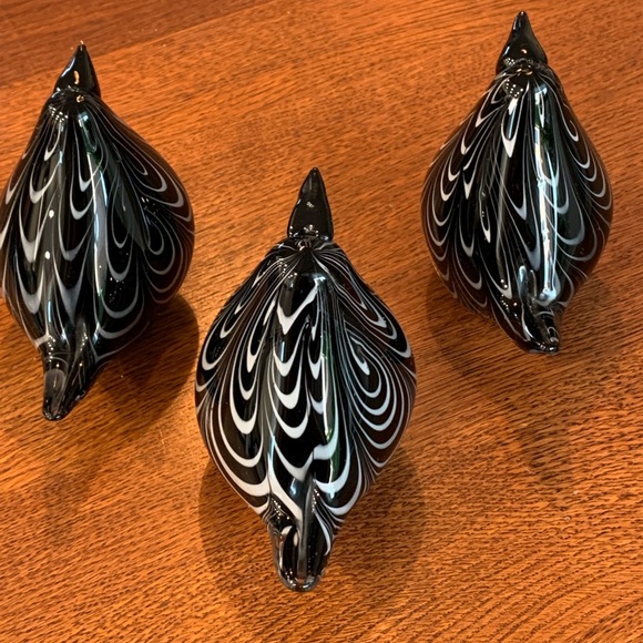 3 solid clear, black & white glass birds - Picture 9 of 12